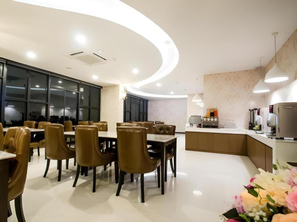 The Y Boutique Hotel Чиангмай Екстериор снимка